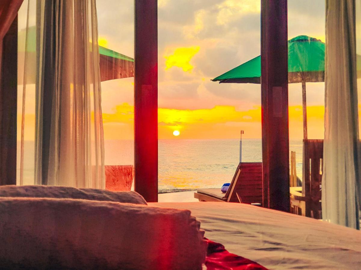 Juan Beach Bungalow Batununggul エクステリア 写真