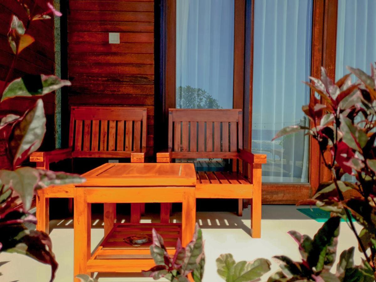 Juan Beach Bungalow Batununggul エクステリア 写真