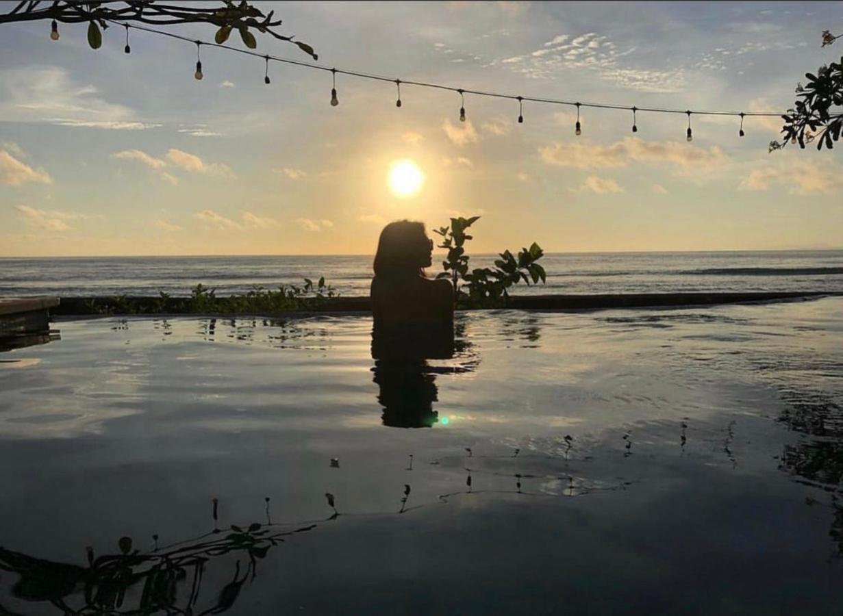 Juan Beach Bungalow Batununggul エクステリア 写真