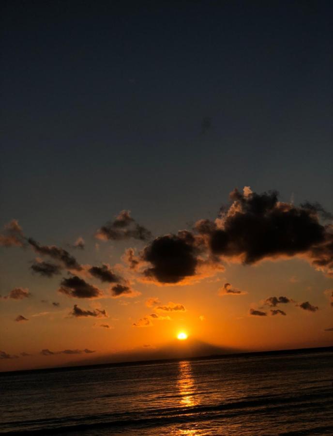 Juan Beach Bungalow Batununggul エクステリア 写真