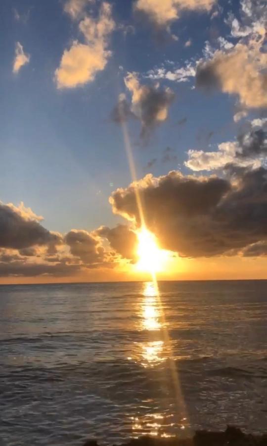 Juan Beach Bungalow Batununggul エクステリア 写真