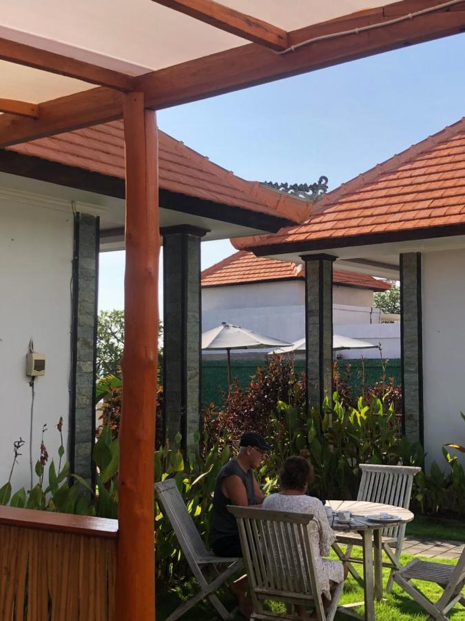 Juan Beach Bungalow Batununggul エクステリア 写真